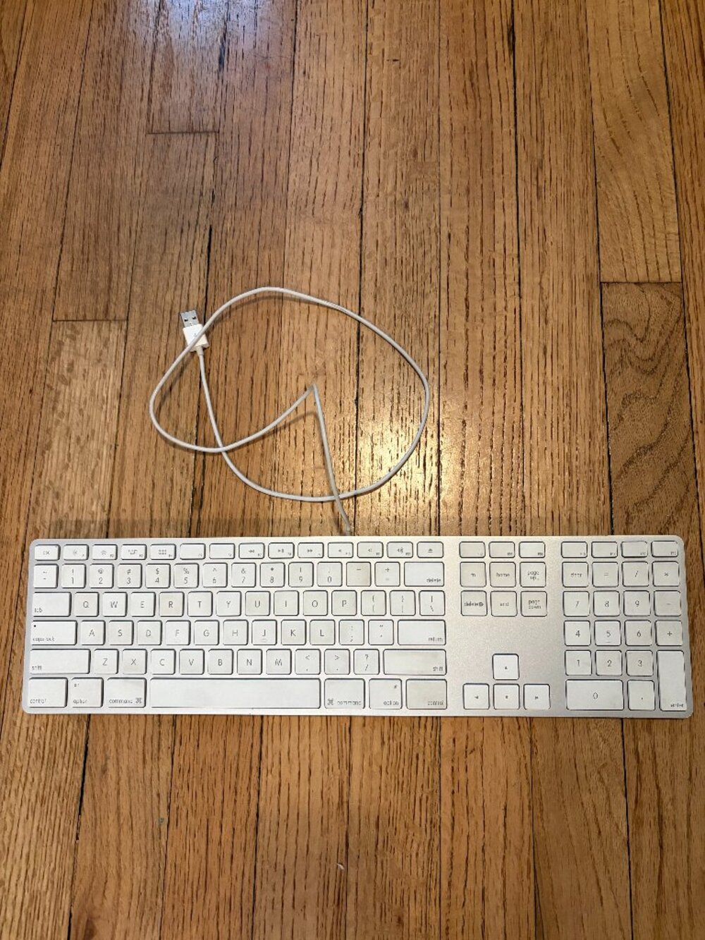 Apple A1243 USB Wired Standard Keypad - White